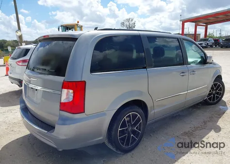 2013 Chrysler Town & Country Touring z USA, uszkodzony, nr VIN 2C4RC1BG2DR629656